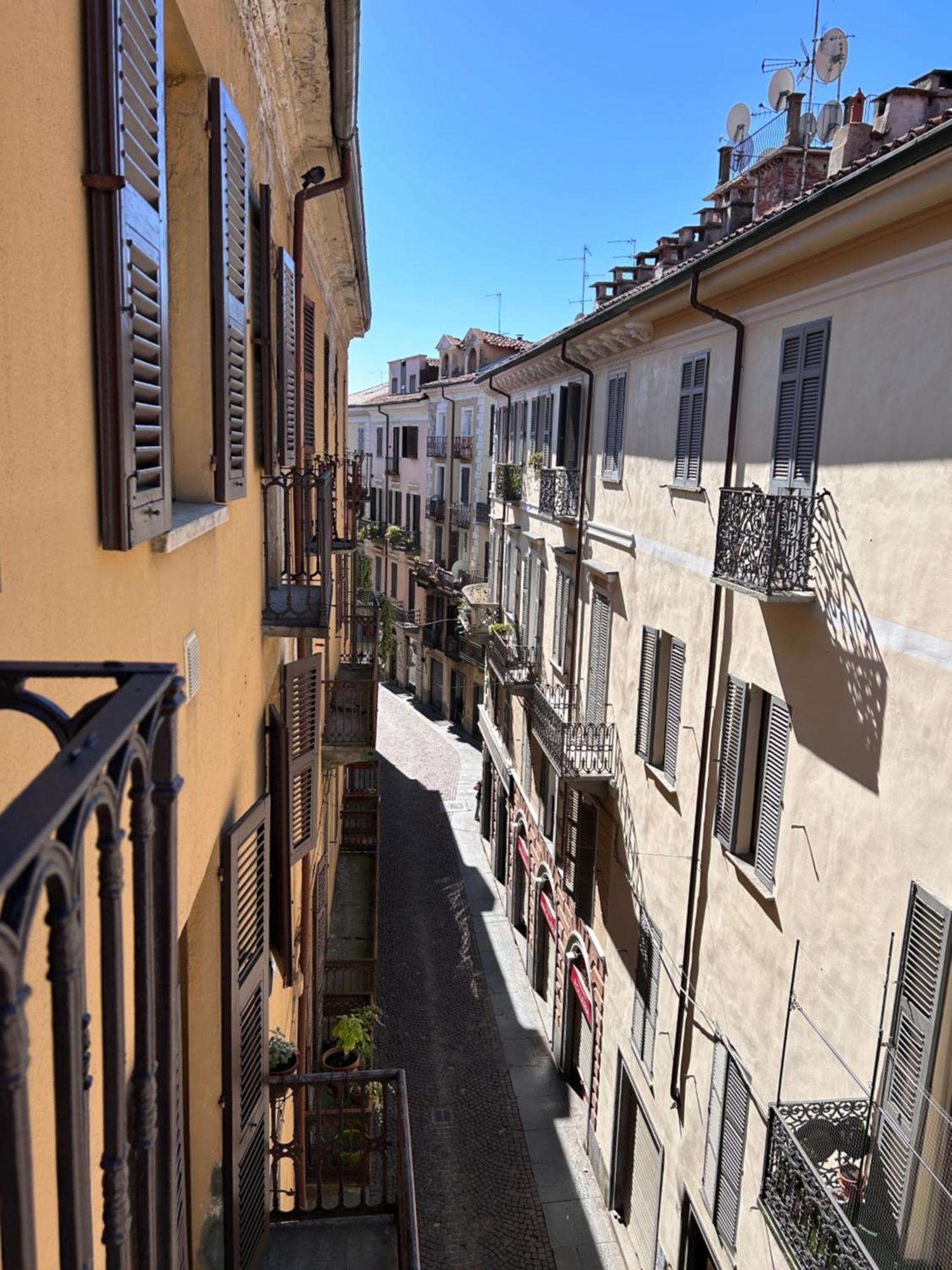 Casa Mafalda Trilocale In Centro Biella Buitenkant foto