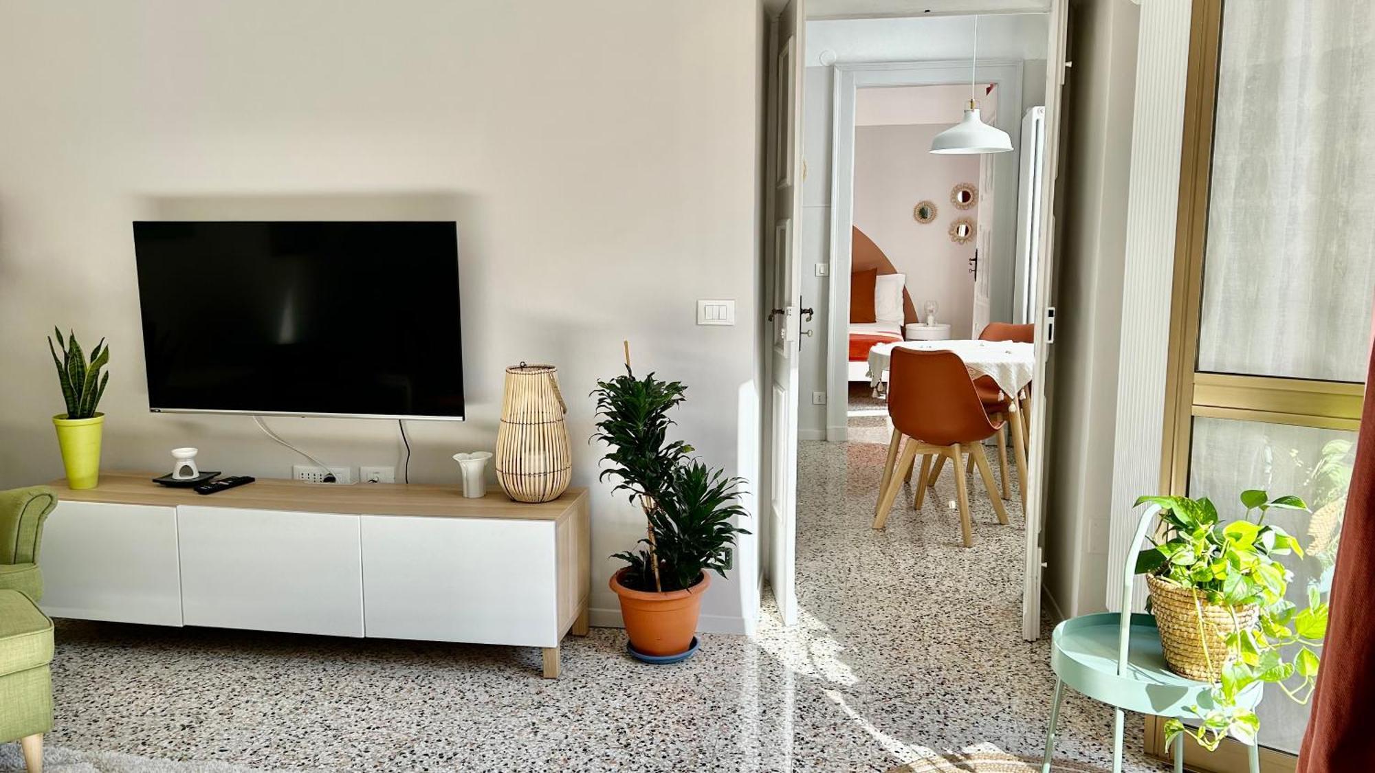 Casa Mafalda Trilocale In Centro Biella Buitenkant foto