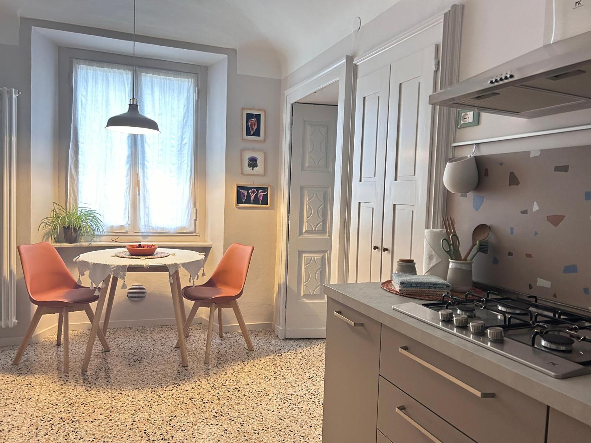Casa Mafalda Trilocale In Centro Biella Buitenkant foto